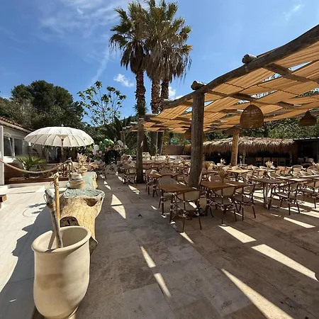 Des Pins Hotell