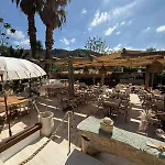 Des Pins Hotel