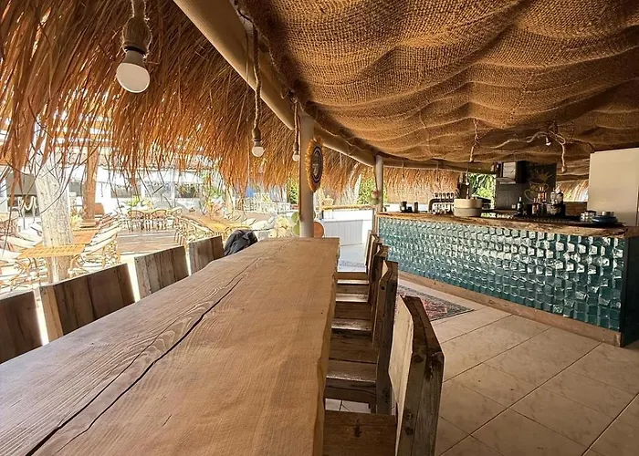 Des Pins Hotel